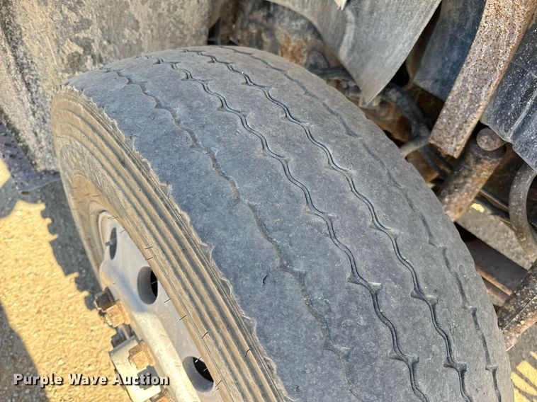 image for item EH7123 2006 International 7600 truck cab and chassis