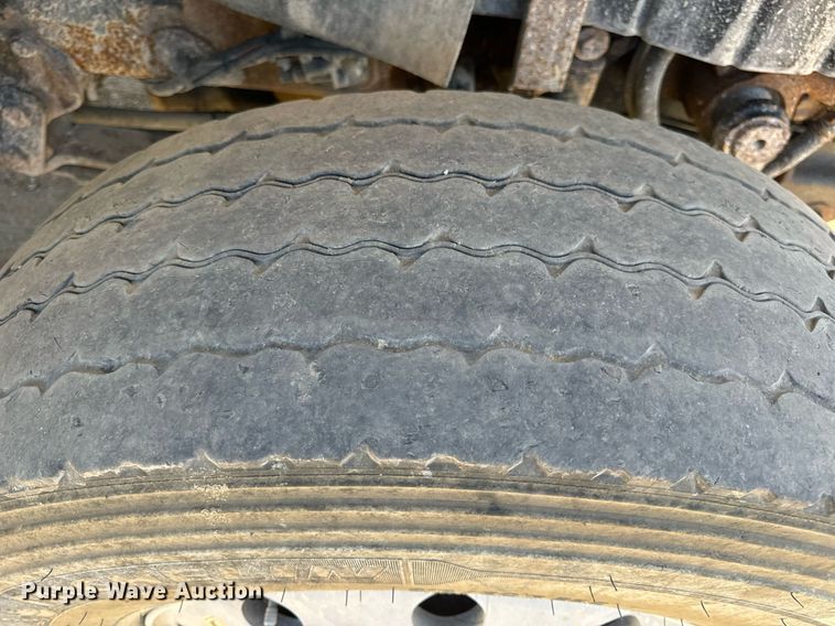 image for item EH7123 2006 International 7600 truck cab and chassis