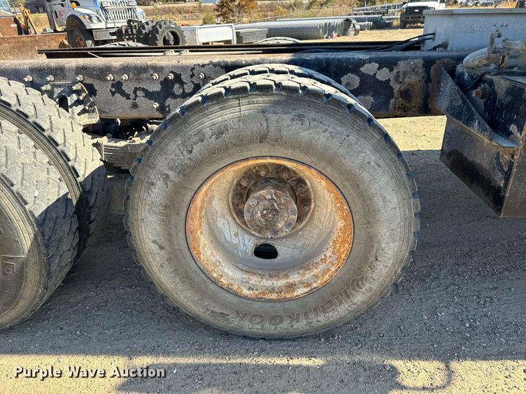 image for item EH7123 2006 International 7600 truck cab and chassis