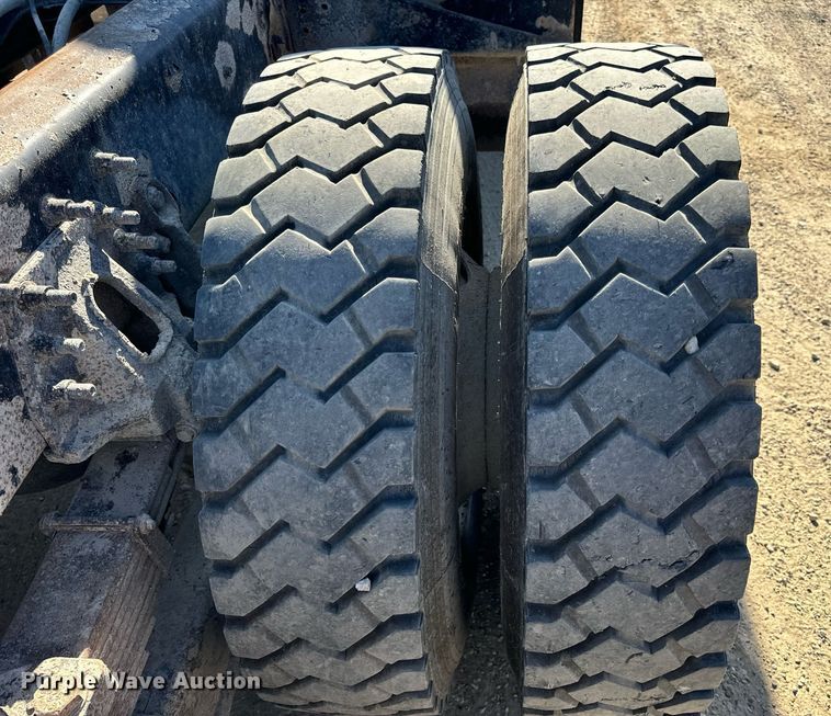 image for item EH7123 2006 International 7600 truck cab and chassis