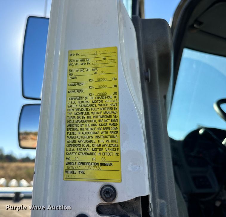 image for item EH7123 2006 International 7600 truck cab and chassis