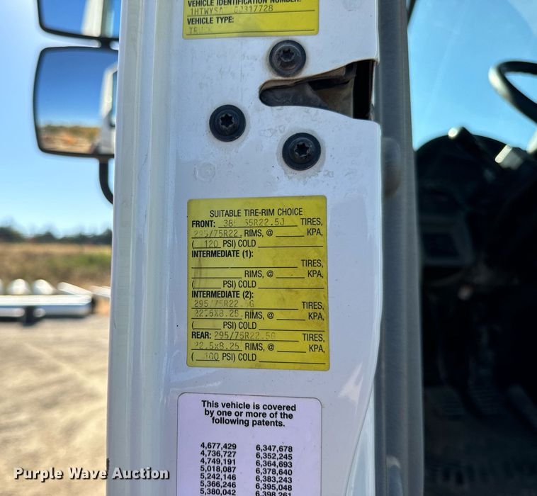 image for item EH7123 2006 International 7600 truck cab and chassis