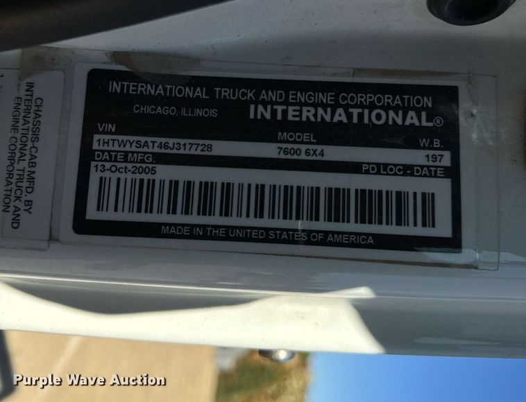 image for item EH7123 2006 International 7600 truck cab and chassis