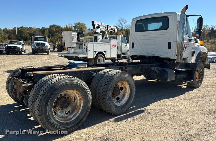 image for item EH7124 2008 International  7600 WorkStar truck cab and chassis