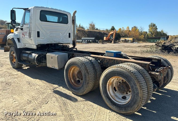 image for item EH7124 2008 International  7600 WorkStar truck cab and chassis