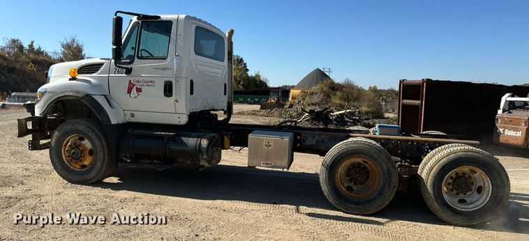 image for item EH7124 2008 International  7600 WorkStar truck cab and chassis