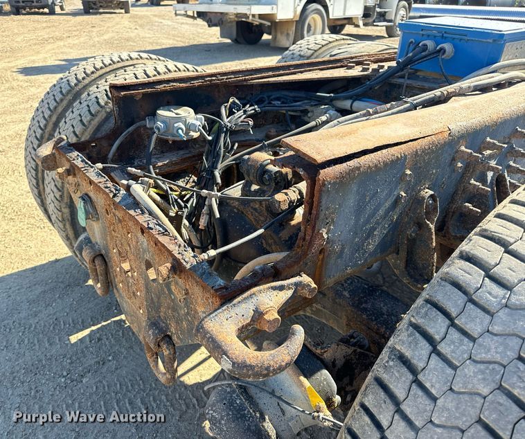 image for item EH7124 2008 International  7600 WorkStar truck cab and chassis