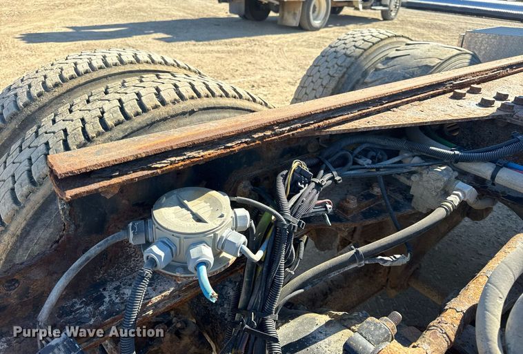 image for item EH7124 2008 International  7600 WorkStar truck cab and chassis