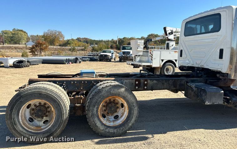 image for item EH7124 2008 International  7600 WorkStar truck cab and chassis