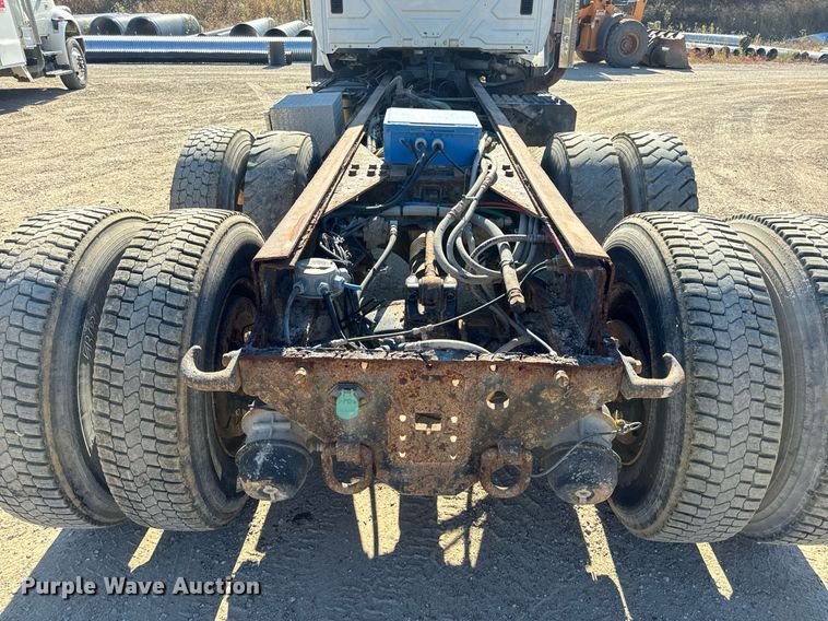 image for item EH7124 2008 International  7600 WorkStar truck cab and chassis