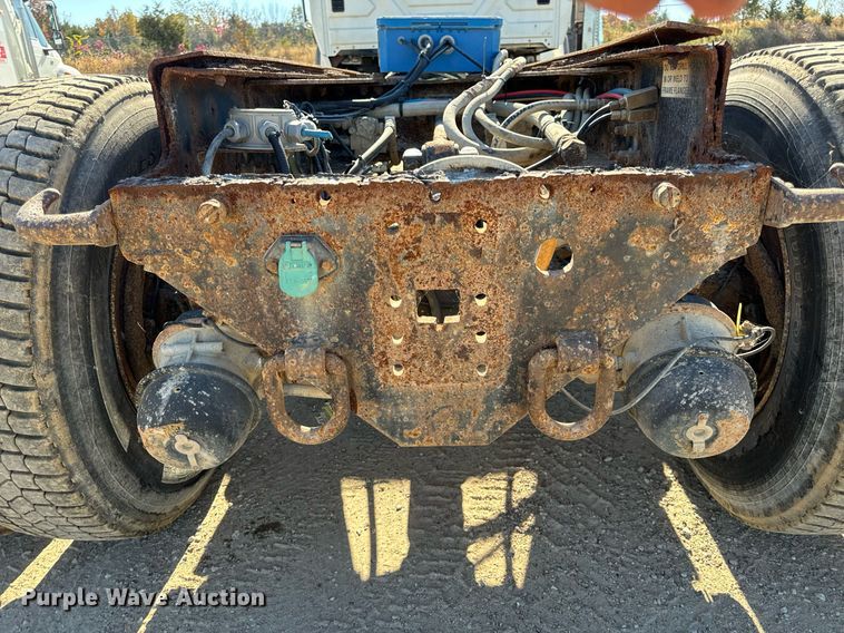 image for item EH7124 2008 International  7600 WorkStar truck cab and chassis