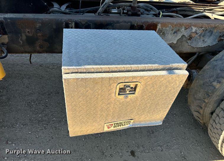 image for item EH7124 2008 International  7600 WorkStar truck cab and chassis