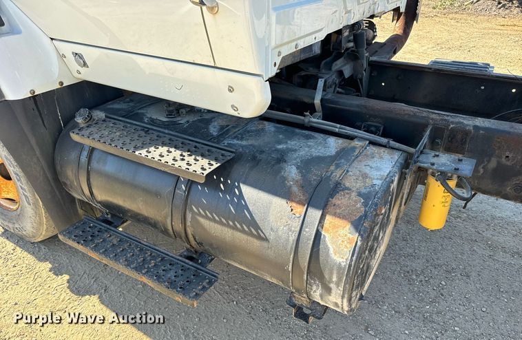 image for item EH7124 2008 International  7600 WorkStar truck cab and chassis