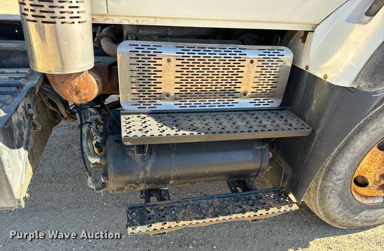 image for item EH7124 2008 International  7600 WorkStar truck cab and chassis