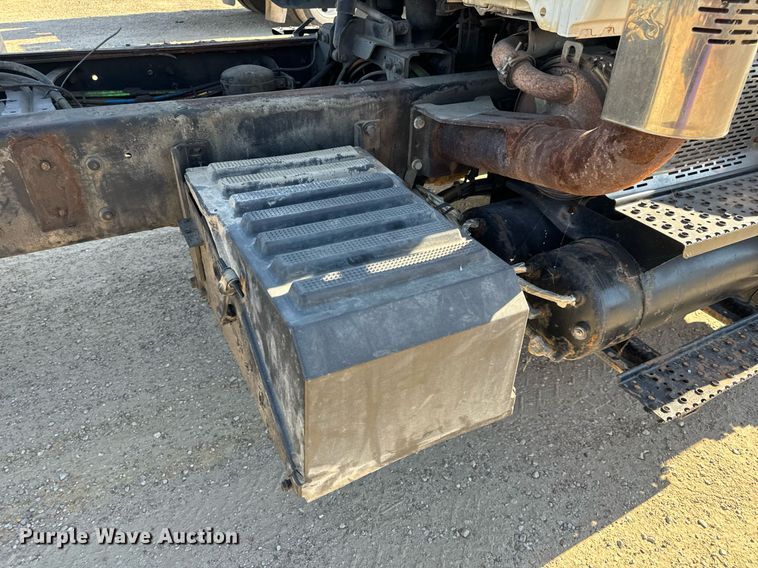 image for item EH7124 2008 International  7600 WorkStar truck cab and chassis