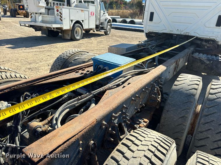 image for item EH7124 2008 International  7600 WorkStar truck cab and chassis