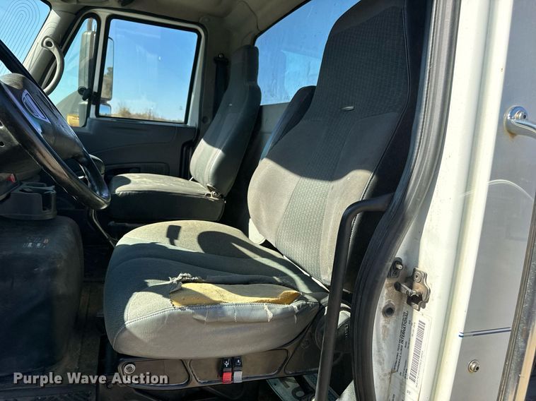 image for item EH7124 2008 International  7600 WorkStar truck cab and chassis