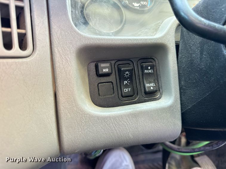 image for item EH7124 2008 International  7600 WorkStar truck cab and chassis