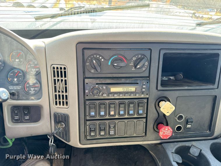 image for item EH7124 2008 International  7600 WorkStar truck cab and chassis