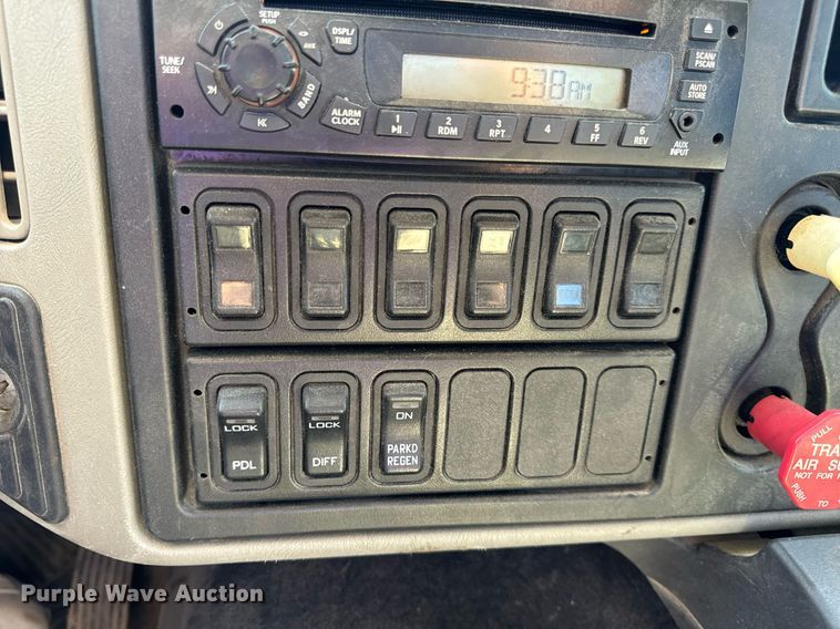 image for item EH7124 2008 International  7600 WorkStar truck cab and chassis