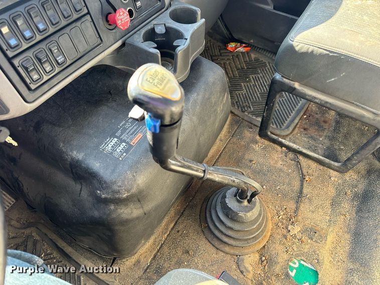 image for item EH7124 2008 International  7600 WorkStar truck cab and chassis