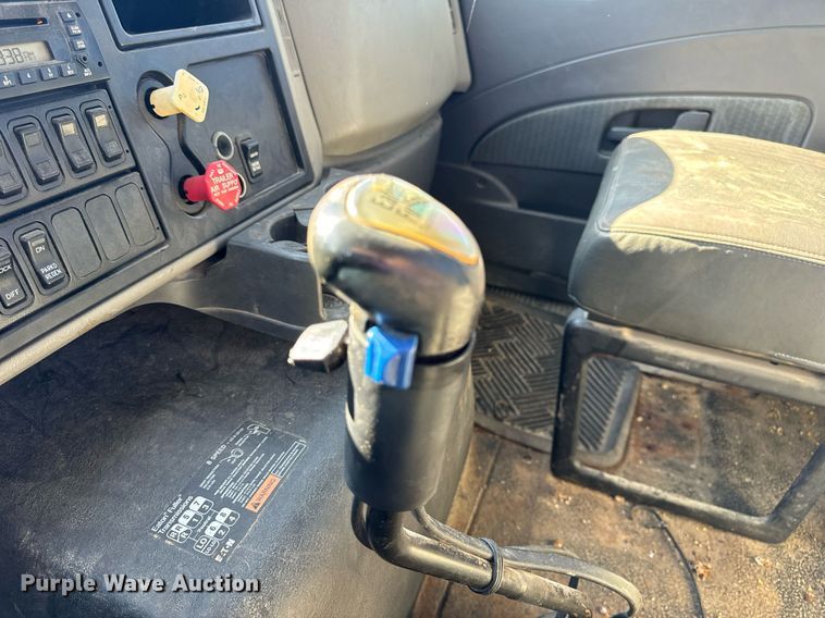 image for item EH7124 2008 International  7600 WorkStar truck cab and chassis