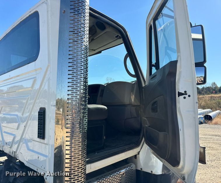 image for item EH7124 2008 International  7600 WorkStar truck cab and chassis