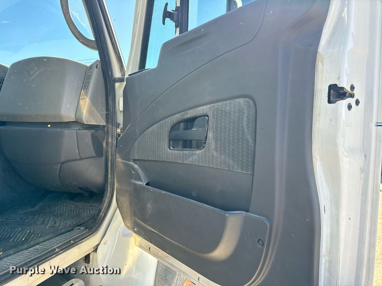 image for item EH7124 2008 International  7600 WorkStar truck cab and chassis