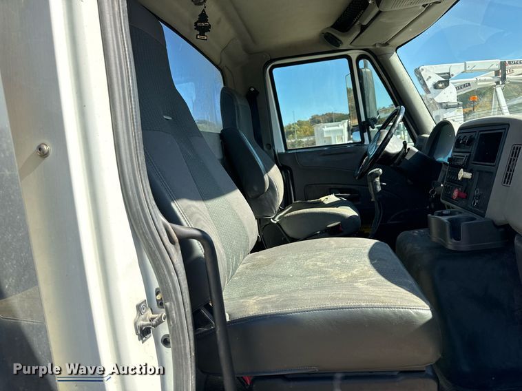 image for item EH7124 2008 International  7600 WorkStar truck cab and chassis