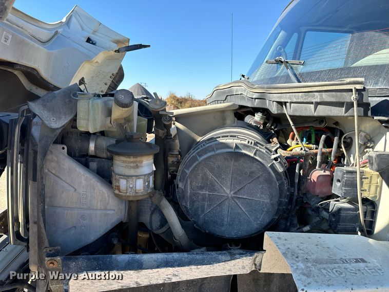 image for item EH7124 2008 International  7600 WorkStar truck cab and chassis