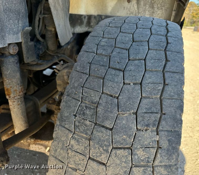 image for item EH7124 2008 International  7600 WorkStar truck cab and chassis