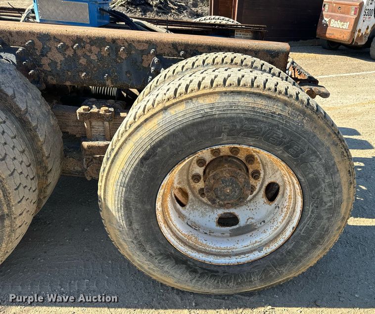 image for item EH7124 2008 International  7600 WorkStar truck cab and chassis