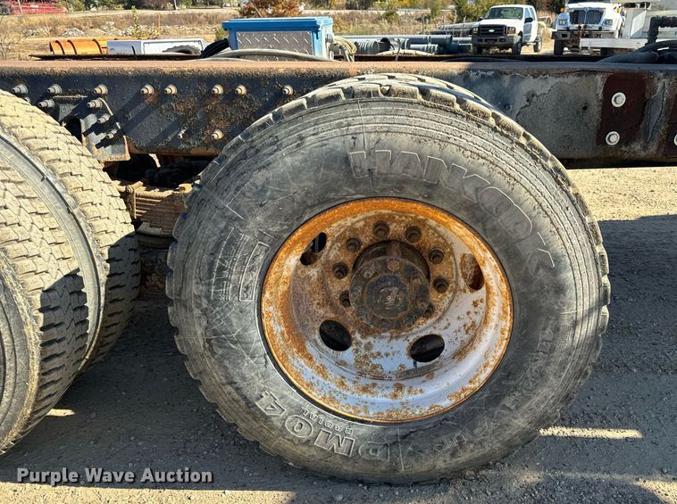 image for item EH7124 2008 International  7600 WorkStar truck cab and chassis