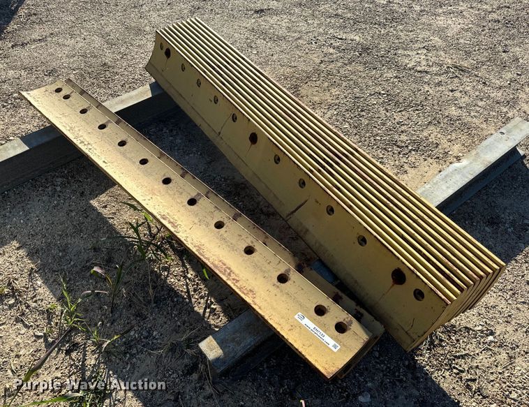 image for item EH7133 (12) Caterpillar 4T-2231 motor grader cutting edges