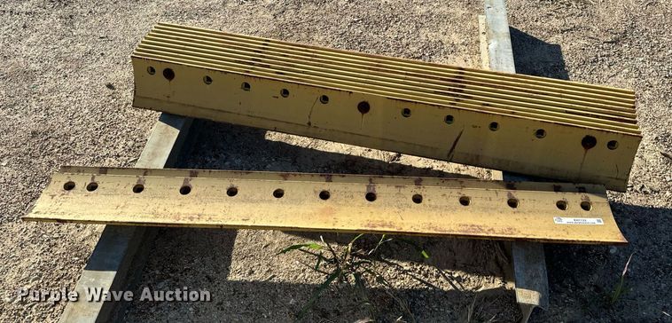 image for item EH7133 (12) Caterpillar 4T-2231 motor grader cutting edges