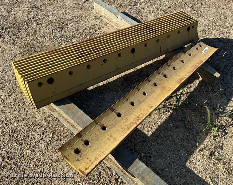 image for item EH7133 (12) Caterpillar 4T-2231 motor grader cutting edges