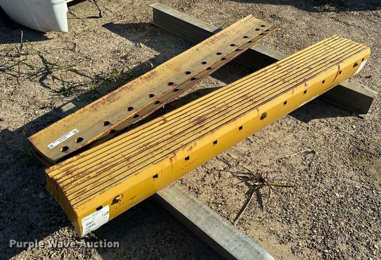 image for item EH7133 (12) Caterpillar 4T-2231 motor grader cutting edges