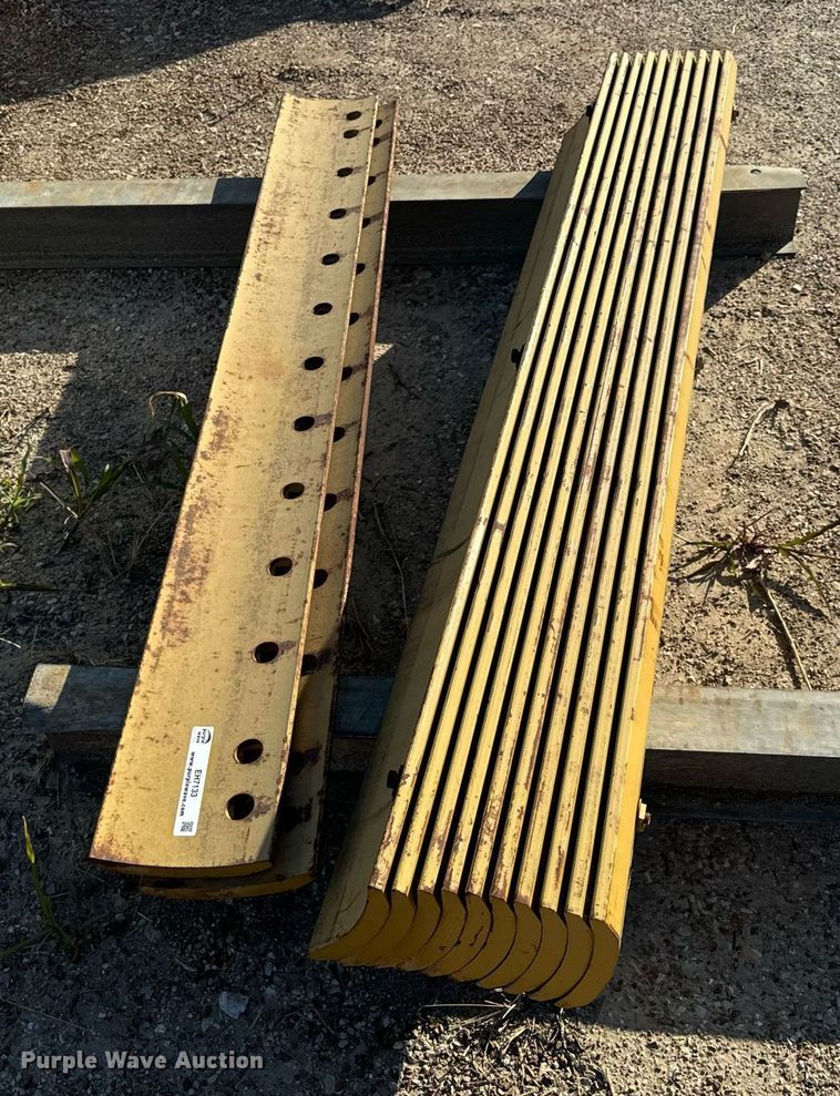 image for item EH7133 (12) Caterpillar 4T-2231 motor grader cutting edges