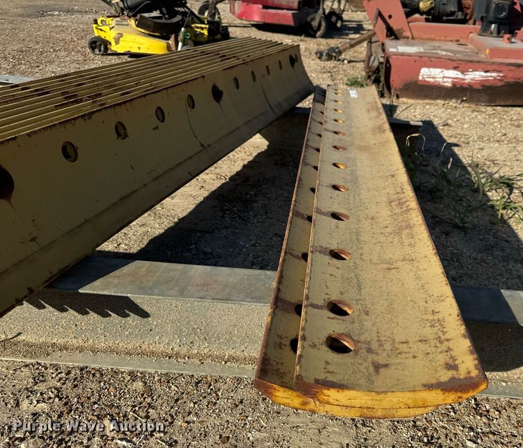 image for item EH7133 (12) Caterpillar 4T-2231 motor grader cutting edges