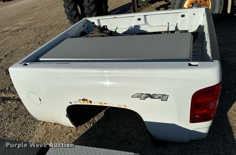 image for item EH7137 Pickup truck bed