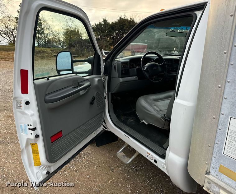 image for item EH7167 2002 Ford F450  box truck