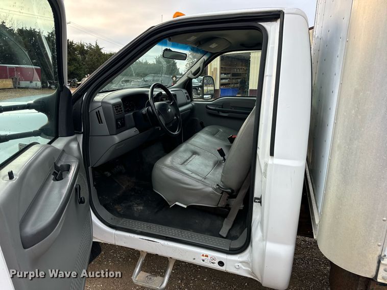 image for item EH7167 2002 Ford F450  box truck