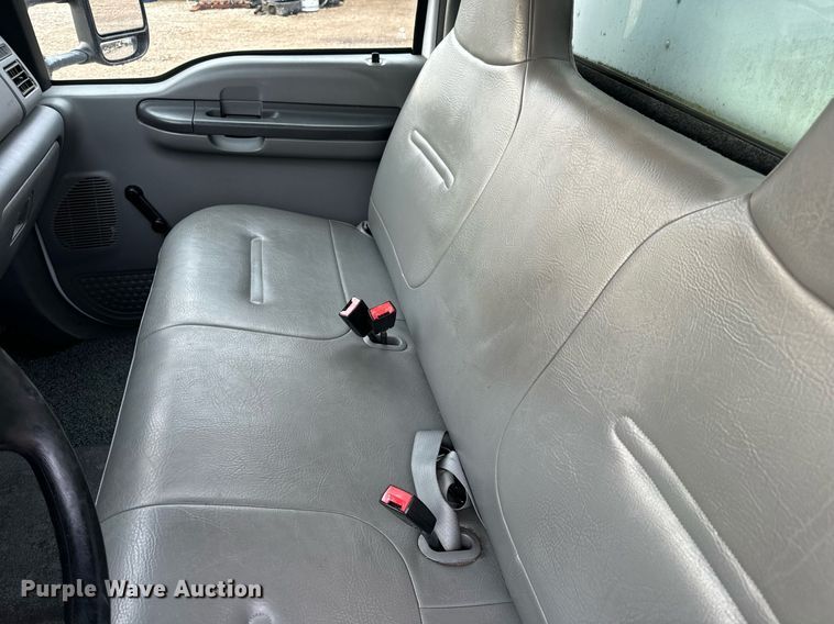 image for item EH7167 2002 Ford F450  box truck