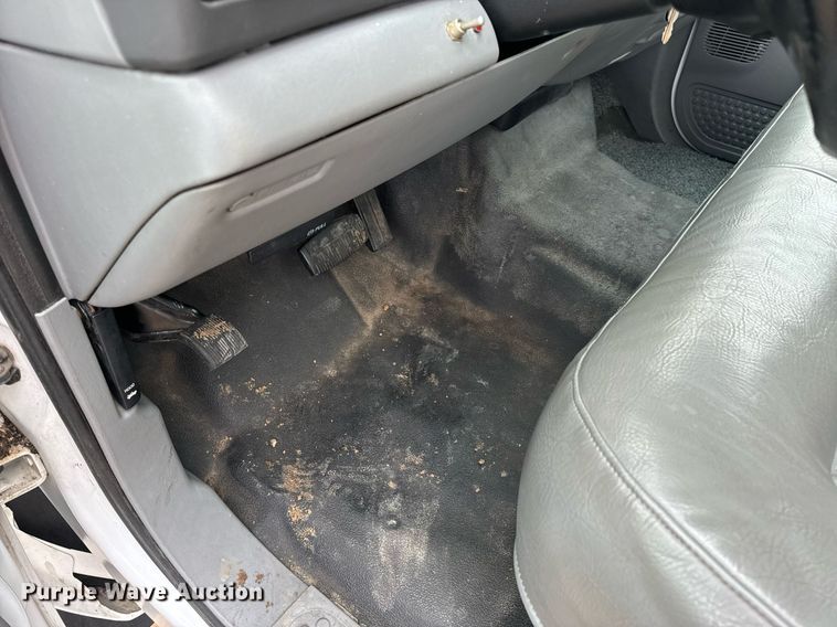 image for item EH7167 2002 Ford F450  box truck