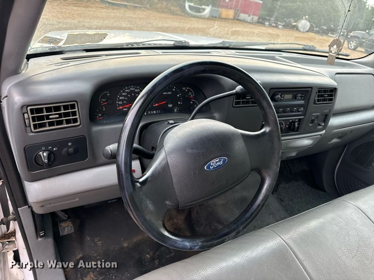 image for item EH7167 2002 Ford F450  box truck