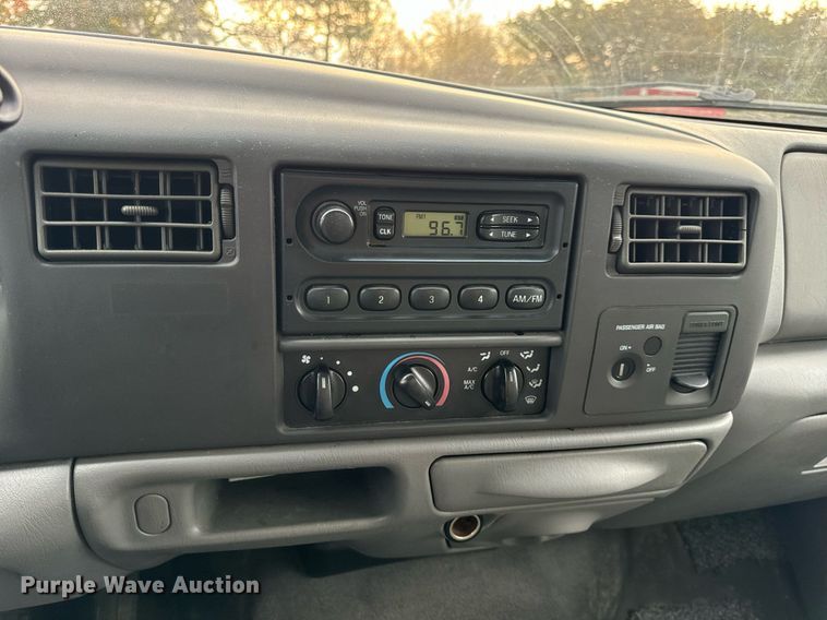 image for item EH7167 2002 Ford F450  box truck