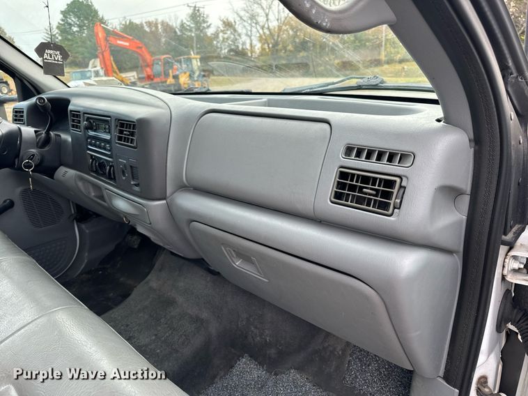 image for item EH7167 2002 Ford F450  box truck