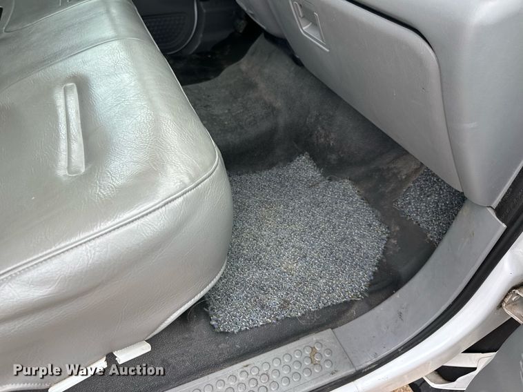 image for item EH7167 2002 Ford F450  box truck