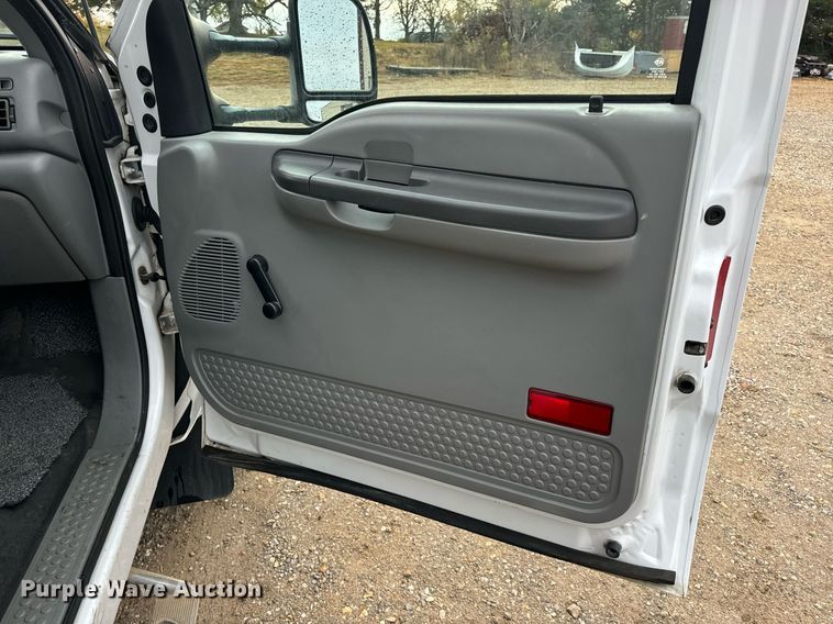 image for item EH7167 2002 Ford F450  box truck