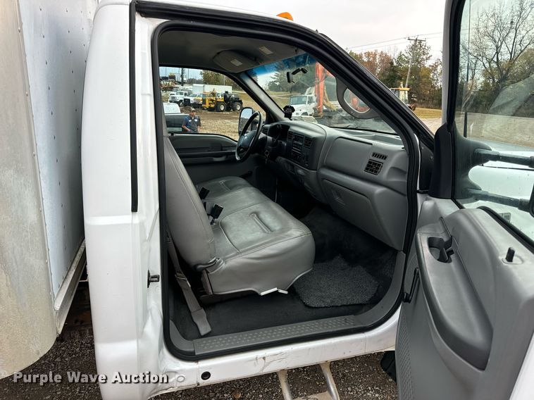 image for item EH7167 2002 Ford F450  box truck